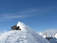 cresta nevosa in cima