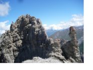 Oltre il tratto difficile l'ambiente si fa dolomitico...