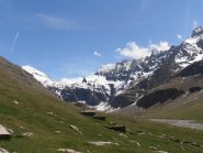 01 - verso il fondovalle da l'Arcelle, a sx la Pointe de l'Arcelle, a dx les Trois Dents