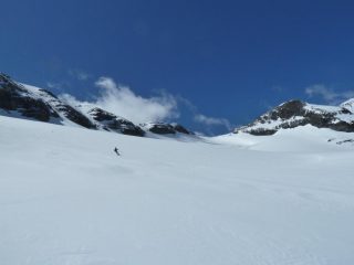 Sullo sfondo la nostra seconda meta (quota m.3358)