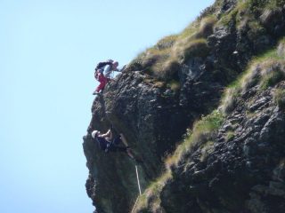 Andrea esce dalla nera, notare l'agilità del suo inseguitore