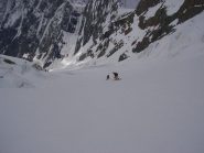 Costanzo fa strada fiutando i crepacci sul ghiacciaio di Bionassay