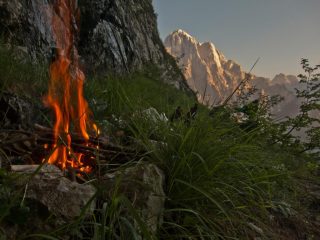 bivacco nella cengia di attacco