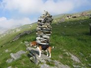 Flick vicino all'obelisco di pietre dove parte la traccia verso il Colle