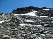 La grande sporgenza rocciosa di colore grigio da aggirare a destra