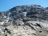 Il versante sud visto dai Laghi. Tutto a sinistra il canale di salita