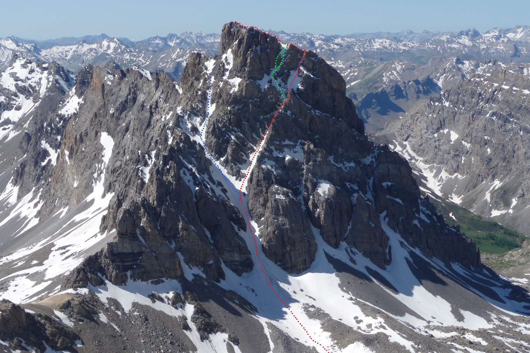 in rosso il canale N uscita di dx, in verde l'uscita di sx, in blu il couloir Bujon. Dall'Aiguille