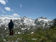 Autoscatto in discesa da quota 2700 m. dietro di me la dorsale che giunge dal Colle della Rosa con il Bec Costazza e la Tour Ponton