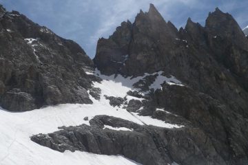 La ripida discesa dal Col des Ecrins