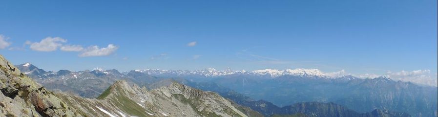 Il panorama verso il gruppo del Rosa dalla Punta