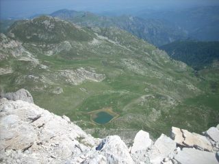il lago Raschera dalla statua