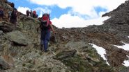 ultimi tornanti del sentiero prima di raggiungere il Rifugio Similaun (22-6-2012)