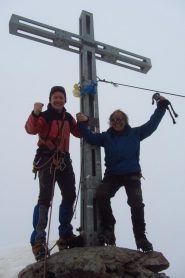 l'esultanza di Stelvio e Gianfranco in vetta al Similaun ! (23-6-2012)