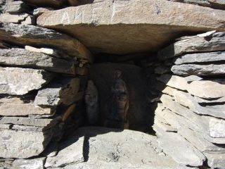 Le madonne in pietra e legno