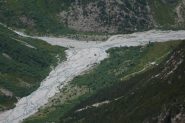 Dal sentiero di discesa vista del pianoro sottostante con il rifugio du Carrelet