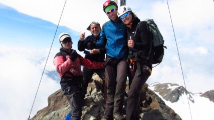 in vetta alla Punta di Finale con Gianfranco, Maria Carla e Andrea (24-6-2012)