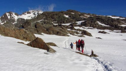 salendo verso un tratto roccioso della cresta Est verso il Giogo di Tisa (24-6-2012)