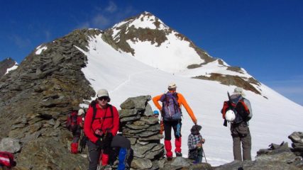 arrivando nel circo terminale alla base della cresta NE della Punta di Finale (24-6-2012)