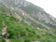 il bivacco Adriano Cosa della Sezione ANA di Ivrea poco sotto la cima