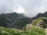 il versante di salita da San Giacomo con il Lago dei Pasci
