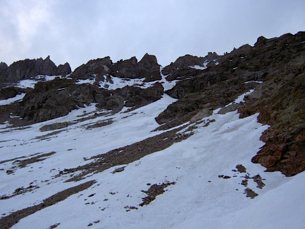 salita al colle Money, l'intaglio rimane a dx nella foto, il colle a sx