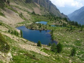 I laghi Mouton visti salendo alla comba superiore