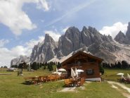 02 - Malga Casnago con Furchetta e Sass Rigais a due passi...