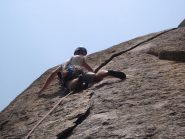 Pierre all'attacco sull''orecchio del pachiderma