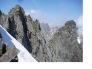Le Cime d'Arigna e il Dente di Coca a dx sono ormai alle spalle...