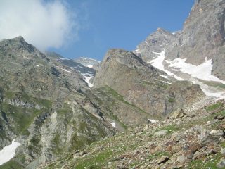 Il Vallone di Vofrede dal basso. In alto a destra lo sperone.