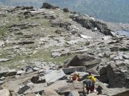 In discesa, quasi raggiunta la parte mediana dell'itinerario