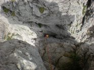 La famosa doppia nel vuoto, che però immette nella direttrice di discesa che deposita a N, sul versante opposto rispetto a quello di salita