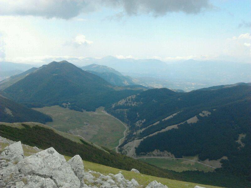 I Piani di Ruggio dalla cresta della Serra del Prete (quota 2050 ca.)