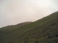 La punta in lontananza nella nebbia