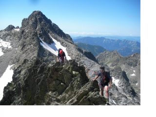 Maurizio e Rodolfo..nel tratto orizzontale della cresta con dietro la Brocan