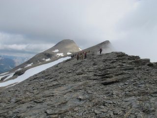 Dalla cresta delle Cavalle, l'omonima punta e la Pointe du Ribon