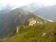 Dal Pizzo Ragno la valle Basso (sulla destra) e, in lontananza, Malesco.