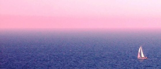 in vela dall'alba al tramonto