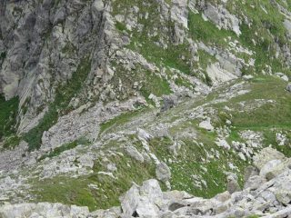 Laggiù in fondo il bollo giallo del Colle Dondeuil