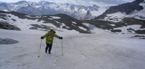 oltre il lago iniziano i nevai....