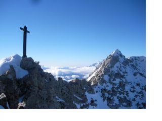 Ultimi passi...la puntina a dx e' la vera vetta...