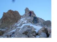 Lassu sulla Torre Rossa c'e il passaggio chiave dell'intera salita.