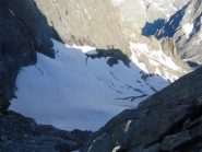 l'ultima difficoltà è il ripido colatoio di neve sotto il Pavet