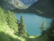 vista dal sentiero sul costone est del bacino/lago dei Cavalli