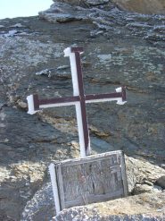 la croce porta i segni della tormenta