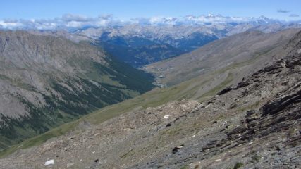 una bella visuale sulla conca di Saint Veran dalla cresta SE del Foreant (15-7-2012)
