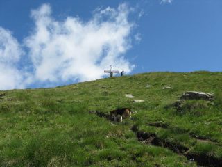 si intravede la croce della vetta (Flick è già in arrivo!)