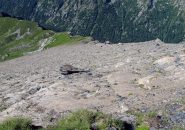 I ripidi pendii di sfasciumi sotto il colle della Rosa