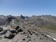 Panorama dalla cima di Punta dell'Alp. A sinistra Rocca Bianca, a destra spicca il Roc della Niera