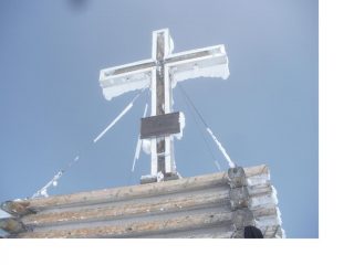 Evidenti segni del passaggio della bufera..sulla croce.